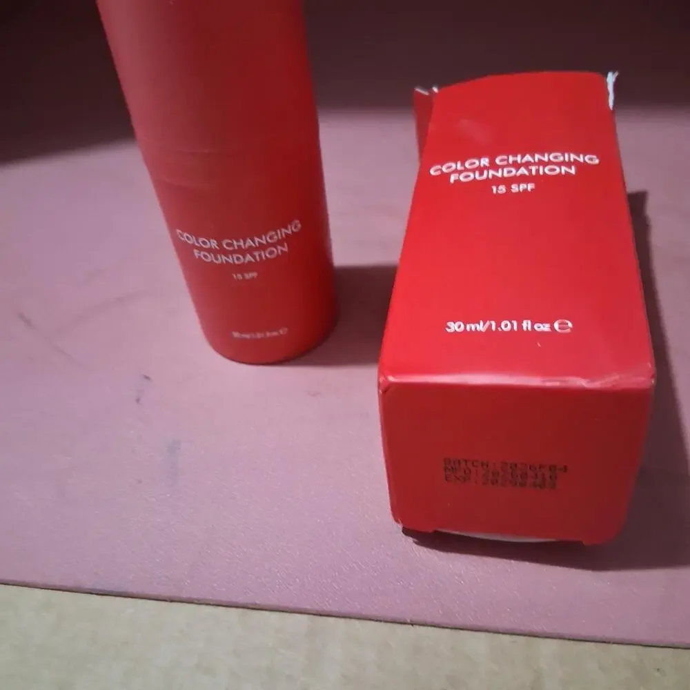 Color changing foundation with spf